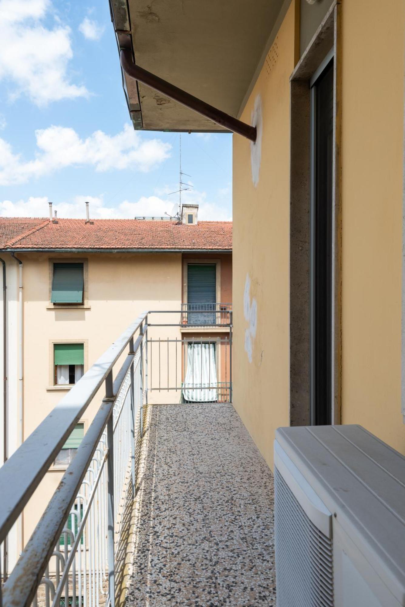 Unyca - Elegant In Coverciano * Florença